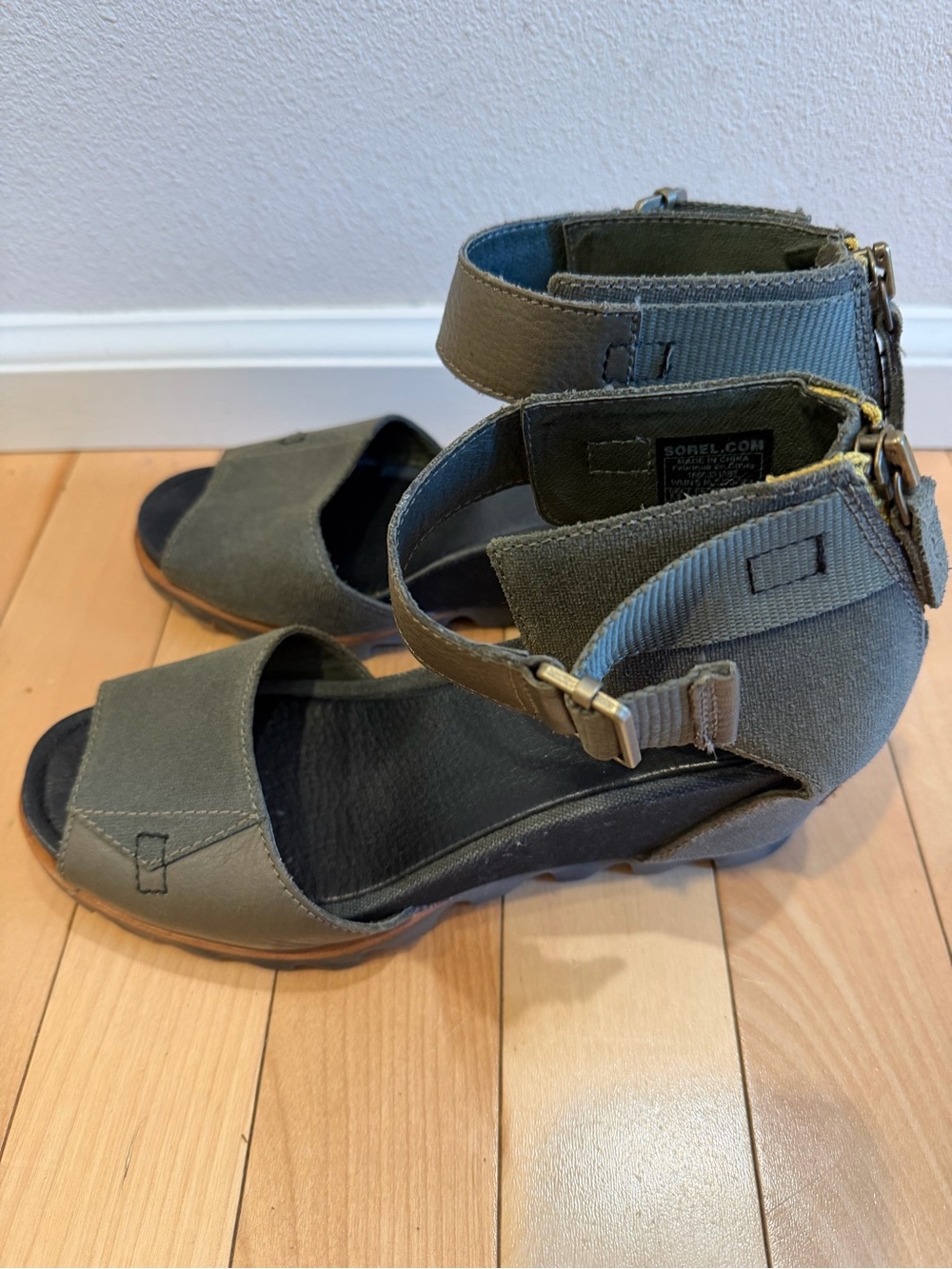 Sorel Joanie II ankle strap wedge sandal, in a forest green color - Picture 2 of 5